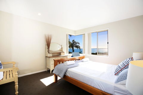 Seaglass - Stunning Views Of Jervis Bay - Grafton Accommodation 11