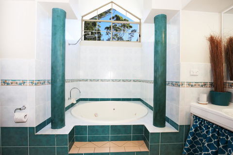 Seaglass - Stunning Views Of Jervis Bay - Grafton Accommodation 16