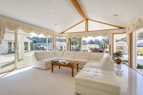 One Mile Mansion - Private Coastal Retreat FREE FAMILY ADVENTURE PASS - Grafton Accommodation 11