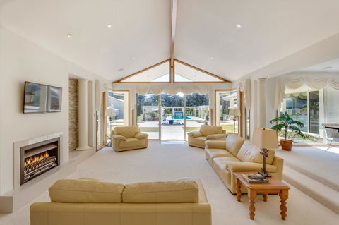 One Mile Mansion - Private Coastal Retreat FREE FAMILY ADVENTURE PASS - Grafton Accommodation 13