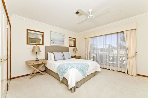 One Mile Mansion - Private Coastal Retreat FREE FAMILY ADVENTURE PASS - Grafton Accommodation 15