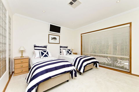 One Mile Mansion - Private Coastal Retreat FREE FAMILY ADVENTURE PASS - Grafton Accommodation 17