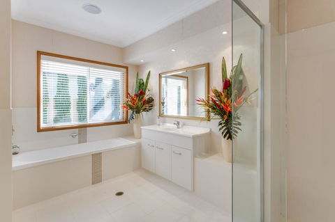 One Mile Mansion - Private Coastal Retreat FREE FAMILY ADVENTURE PASS - Grafton Accommodation 9