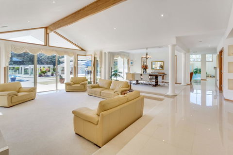 One Mile Mansion - Private Coastal Retreat FREE FAMILY ADVENTURE PASS - Grafton Accommodation 12