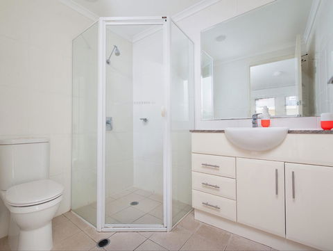 Seaspray Villa 5 - Grafton Accommodation 5