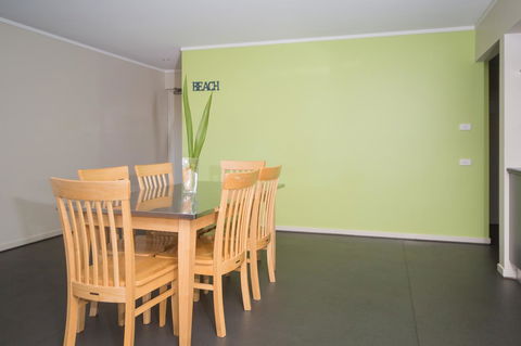 Corrigans Cove - Grafton Accommodation 11