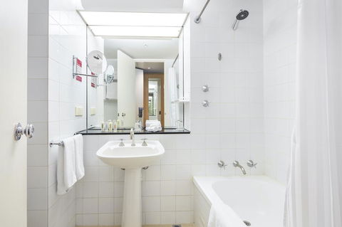 Crowne Plaza Canberra, An IHG Hotel - Grafton Accommodation 26