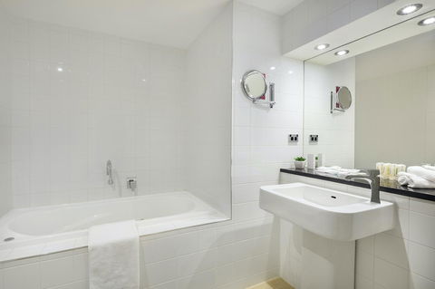 Crowne Plaza Canberra, An IHG Hotel - Grafton Accommodation 28