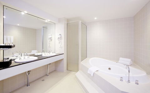 Crowne Plaza Canberra, An IHG Hotel - Grafton Accommodation 20