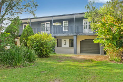 BONNY BEACH HOUSE - Holiday Accomodation With Pool - Grafton Accommodation 0