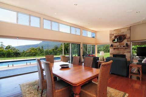 Bottlebrush Lodge - Great Views And A Pool! - Grafton Accommodation 2