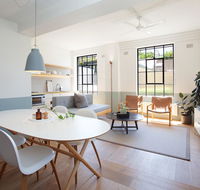 Boutique Sunlit Studio with Designer Furnishings - Grafton Accommodation