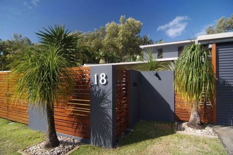 Bramston Beach - Luxury Holiday House - Grafton Accommodation 2