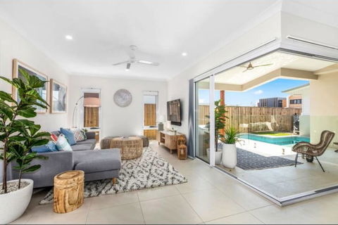 Brand New PRIZE HOME 50m Path To Beach - Grafton Accommodation 0