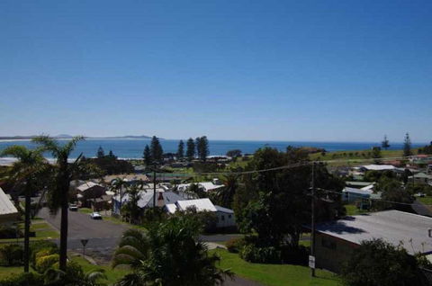 Breakers 1, 13 East Street - Grafton Accommodation 0