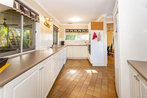 Bribie Beach House, Waterfront Directly Across The Road - Solander Esp, Banksia Beach - Grafton Accommodation 2