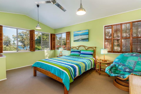 Bribie Beach House, Waterfront Directly Across The Road - Solander Esp, Banksia Beach - Grafton Accommodation 1