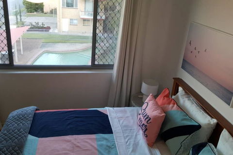 Bribie Beach King Bed Unit Overlooking Pool - Grafton Accommodation 3