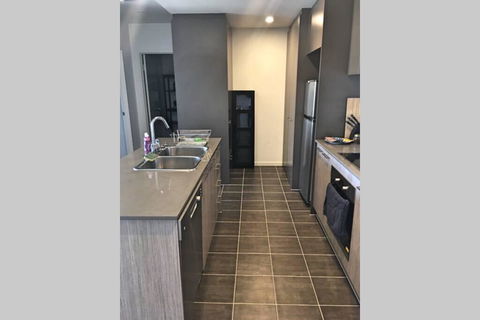 Bright, Modern, Stylish - Top Floor Apt - Woden - Grafton Accommodation 0