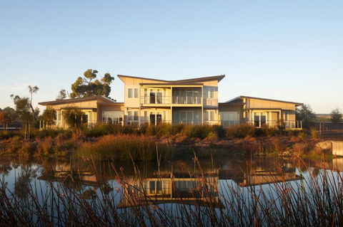 Broadbeach Inverloch Resort - Grafton Accommodation 0