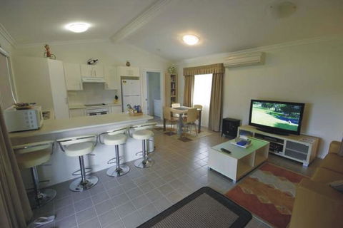 Broke Village Hideaway - Grafton Accommodation 3