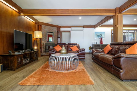 Brookfield Retreat - Large Holiday Home / Group Accommodation - Grafton Accommodation 2
