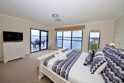 Brookwater- Waterfront On Lake Mulwala - Grafton Accommodation 0