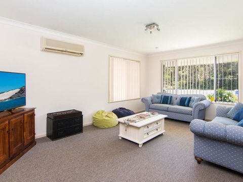 Bubsys Beach House At Pebbly - Grafton Accommodation 1