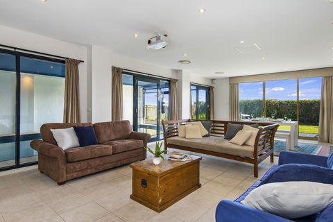 Bungan Beach House - Heated Indoor Pool - Grafton Accommodation 0