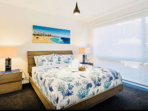 By The Beach - Grafton Accommodation 3