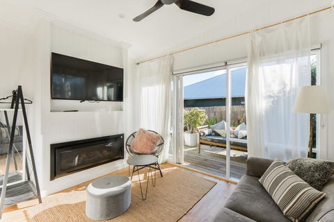 By The Seaside - Grafton Accommodation 0