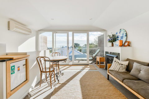 By The Seaside - Grafton Accommodation 1