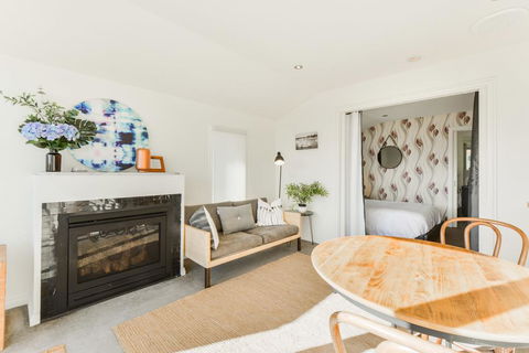 By The Seaside - Grafton Accommodation 2