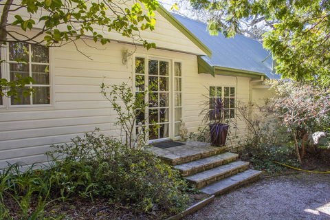 Bygone Beautys Cottages - Bronte Cottage - Grafton Accommodation 1