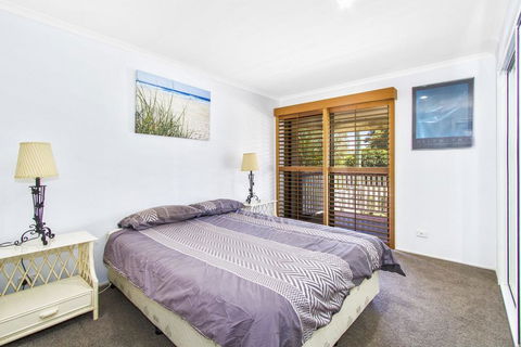 CABARITA BEACH BLISS - HOLIDAY HOME ON THE LAKE - Grafton Accommodation 2
