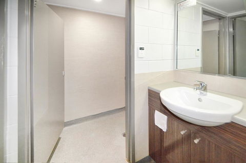 Cairns Adventure Lodge - Cook Your Own Meals In Your Private Kitchen Includes Dishwasher Washing Machine - Grafton Accommodation 3