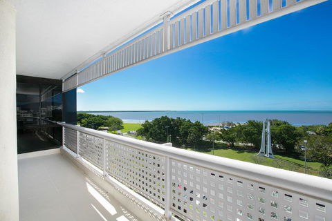 Cairns Luxury Waterfront Apartment - Grafton Accommodation 2