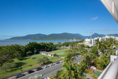 Cairns Luxury Waterfront Apartment - Grafton Accommodation 1