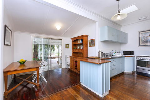 Camellia Cottage - PET FRIENDLY - Kwinana - Grafton Accommodation 3