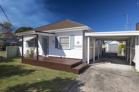 Camelot Cottage - Grafton Accommodation 0