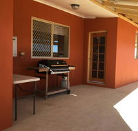 Caretakers Cottage Budget Accommodation - Grafton Accommodation
