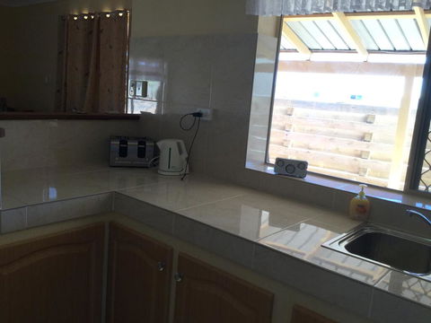 Caretakers Cottage Budget Accommodation - Grafton Accommodation 3