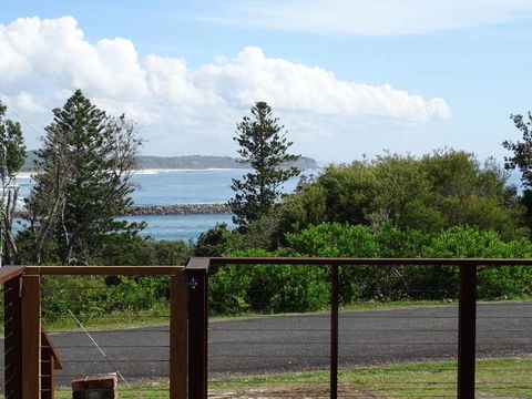 Casa Sorella - Beachfront Family Home - Grafton Accommodation 1