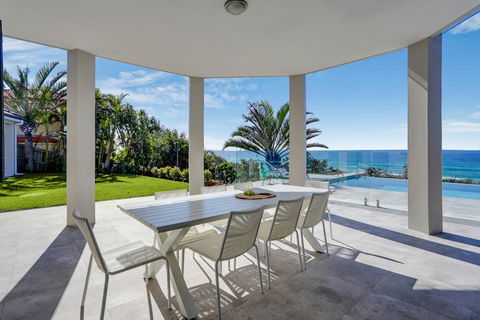 Castaways Beach Escape - Grafton Accommodation 0