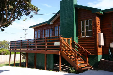 Cedar Cottages Blackmans Bay - Grafton Accommodation 0