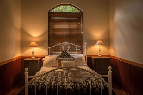 Celestial Dew Guest House, Day Spa, Retreat - Grafton Accommodation 2