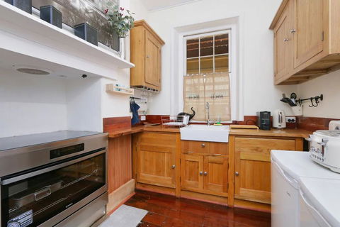 Central Heritage Building In Fremantle Sleeps 6 - Grafton Accommodation 1