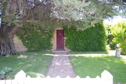 Charlottes Cottage - Grafton Accommodation 0