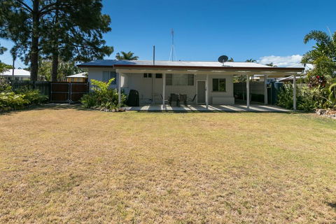 Charming Beach House - Grafton Accommodation 3