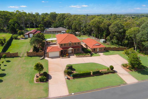 Charming Brisbane Acreage Pool - Grafton Accommodation 1